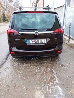 Opel Zafira Tourer 2.0 CDTi ECOTEC 130k Cosmo - 4