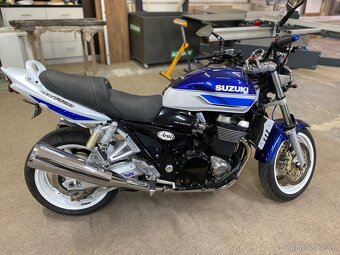 Suzuki GSX 1400 - 4