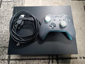 Predám Xbox One X 1TB - 4