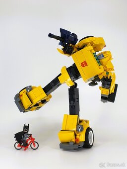 LEGO 10338 Bumblebee - 4