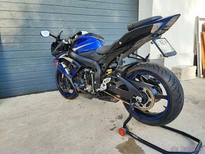 Suzuki GSX-R 750 K7 - 4