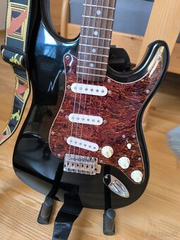 Predám Squier Stratocaster  1998 - 4