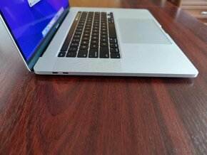 MacBook Pro 16" Core i9 16GB RAM 1TB Radeon Pro 5500M 4GB - 4