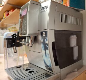 Automatický kávovar DeLonghi DINAMICA s novým filtrom - 4