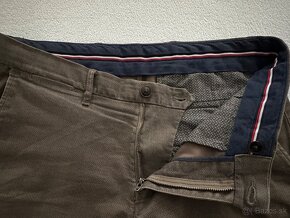 Pánske,elegantné,chino -  nohavice Tommy HILFIGER  - 33/32 - 4