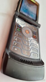 Motorola Razr  V3 top stav - 4