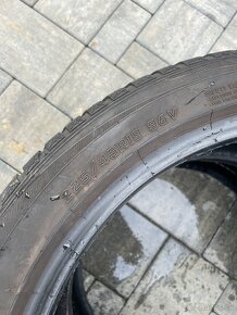 Predám 2ks zimné pneu Falken 225/45R19 - 4