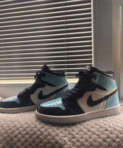 Air jordan 1 UNC Patent - 4