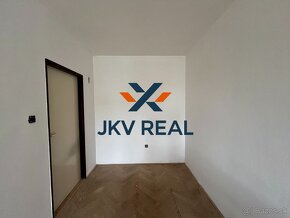 JKV REAL ZNÍŽENÁ CENA 2 a 1 / 2 izbový byt byt Šumperskej ul - 4