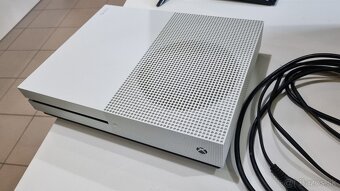 Xbox One S - 4