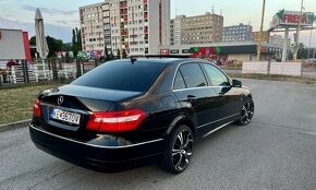 Mercedes Benz Eclass 220 AT - 4