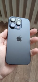 iPhone 16 Pro 128 GB čierny titán - 4