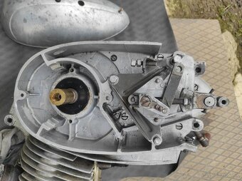 Motor Jawa Pérak 250 - 4