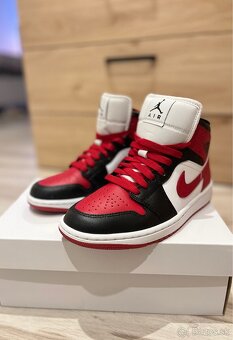 NIKE Air Jordan 1 MID - 4