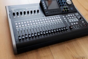 Tascam DP-24SD multirekordér - 4