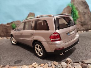 prodám model 1:18 mercedes benz GL klasse X164 - 4