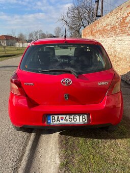 Predám Toyota Yaris 1.3 r.v. 2008 - 4