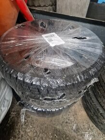 Pneu 225/60 r18 - 4