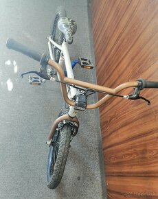 BMX BICYKEL GT - 4