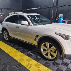 Infiniti FX30DS - 4