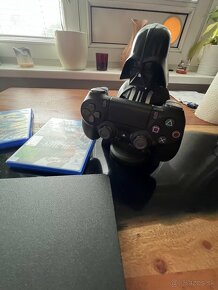 Playstation 4 + 5 hier + stojan na ovládač - 4