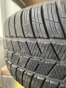 215/55 R17 94V - 4