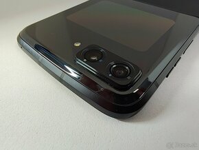 MOTOROLA RAZR 2022 5G black 8/256 NEPOUŽITÉ - 4