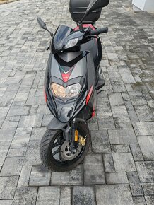 Aprilia sr 125 motard - 4