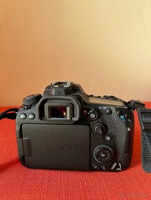 Canon EOS 90D - 4