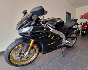 Aprilia RSV4 Factory - 4