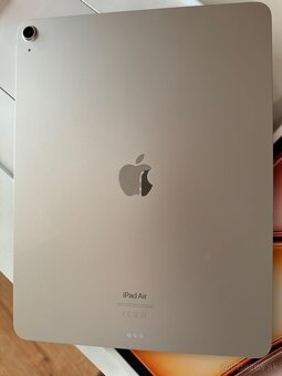 13-palcový iPad Air (M2) - 4