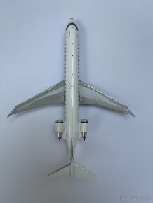 Bombardier CRJ700 Alaska Air 1:200 - 4