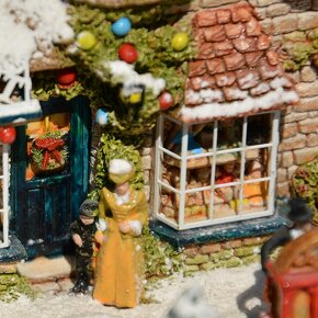 Vianočný Lilliput Lane - domček, miniatúra - Hračkárstvo - 4