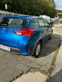 Toyota Auris hybrid - 4