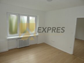 RK EXPRES - predaj 3 izbový tehlový byt v Handlovej, ul.29.a - 4