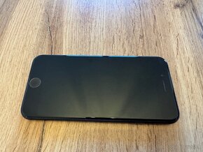 Predám iPhone SE 2020 128 GB Black - 4