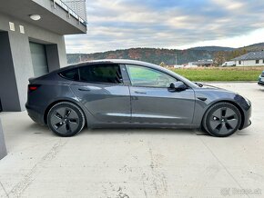 Tesla Model 3 - 4