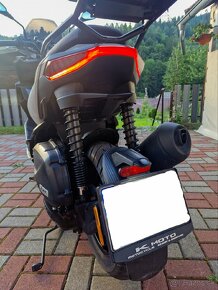 Aprilia SR GT 125 - 4