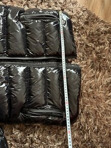 Moncler bunda zimna s pravou kozusinou - 4