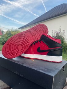 Nike Air Jordan 1 Mid Reverse Bred - 4