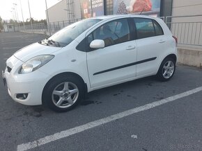 Toyota Yaris 1,0 benzin r. 2010 - 4