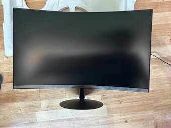 Samsung curved monitor - 4