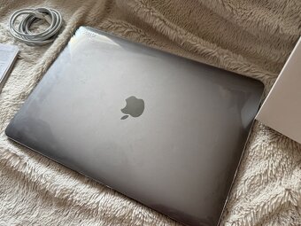 Apple Macbook air M1 8/256gb- Super stav 88% batéria - 4