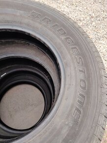 Predám pneu Bridgeston255 /70R18 - 4