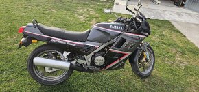 Yamaha FZ 750/A - 4