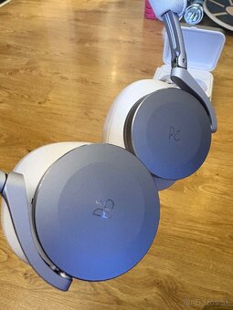 Bang & Olufsen H95 - 4