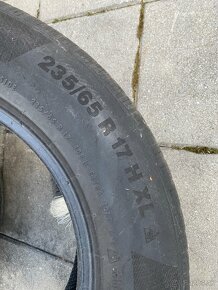 Predám Pneu 235/65r17 - 4