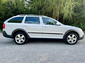 Škoda Octavia Combi Scout 2.0 TDI 4x4 Xenon Alcantara - 4