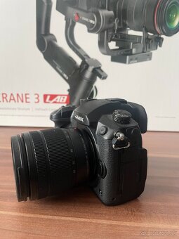 Panasonic LUMIX GH5 + Lumix G Vario 12-60 + zhiyun crane 3 - 4