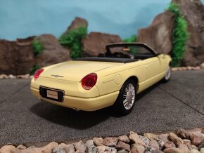 prodám model 1:18 ford thunderbird Cabrio 2000 - 4